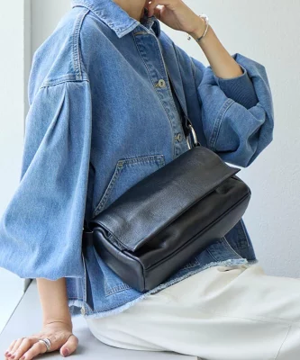 《本革》レザーボディバッグ